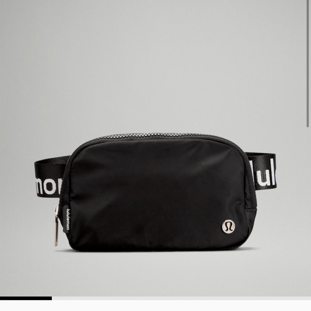 WITH TAGS* lululemon black everywhere belt bag!!